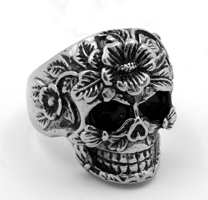 This stylish titanium steel ring features a unique floral skull pattern and is available in a range of sizes from 9-13. Designed for comfort and durability, it is a perfect accessory for everyday wear.  Material: titanium steel  size：9-13